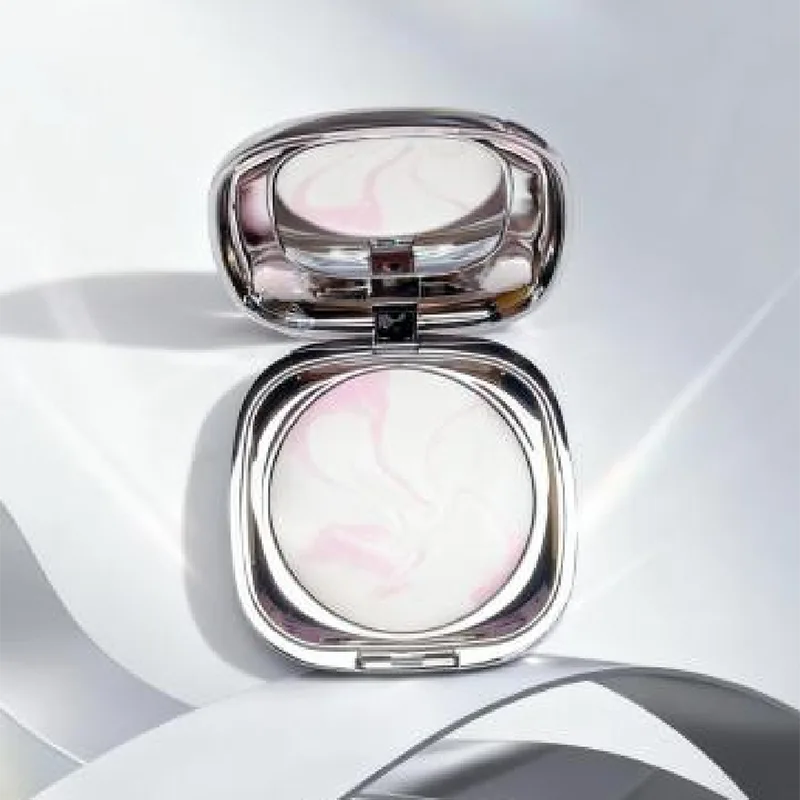 Polvo compacto transparente y ingrávido